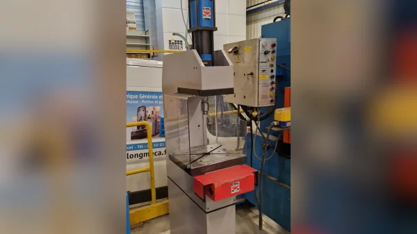 Brugt EMG hydropneumatisk presse 6,9T-100-25